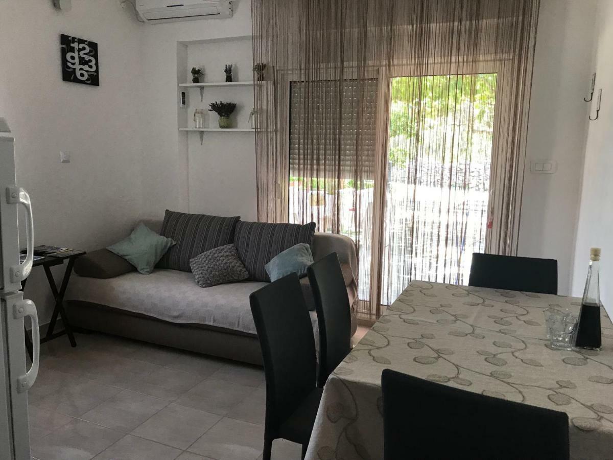 Donji Okrug  Apartman Mirjana With Terrace And Free Parking מראה חיצוני תמונה